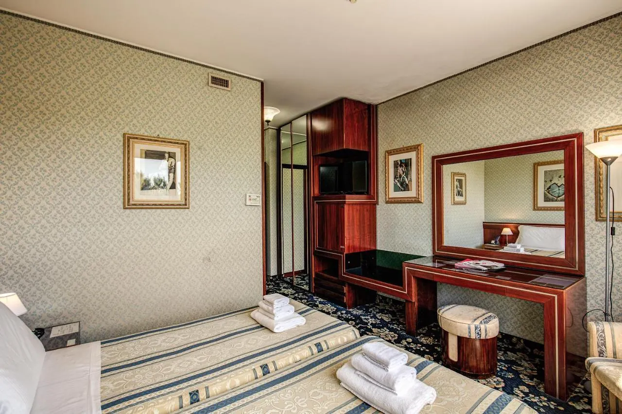 מסטרה Venice Michelangelo Hotel 4*,